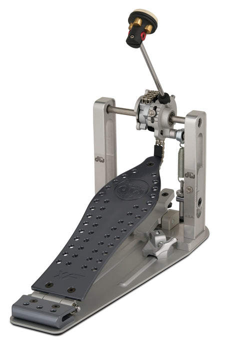 DW MFG Series Machined Chain Drive Single Bass Drum Pedal with Extended Footboard