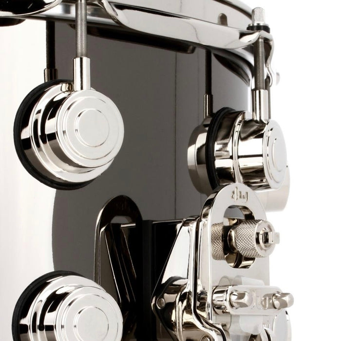 DW コレクターズ シリーズ メタル スネアドラム - 8 x 14 インチ - ブラック ニッケル オーバー ブラス - 中古